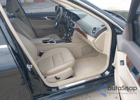 2013 Mercedes-Benz C 250 Luxury/Sport из США, поврежденный, VIN WDDGF4HB8DR249485